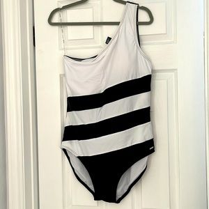 One piece bathing suit